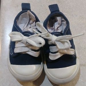 #588 Baby Gap shoes. Size:4